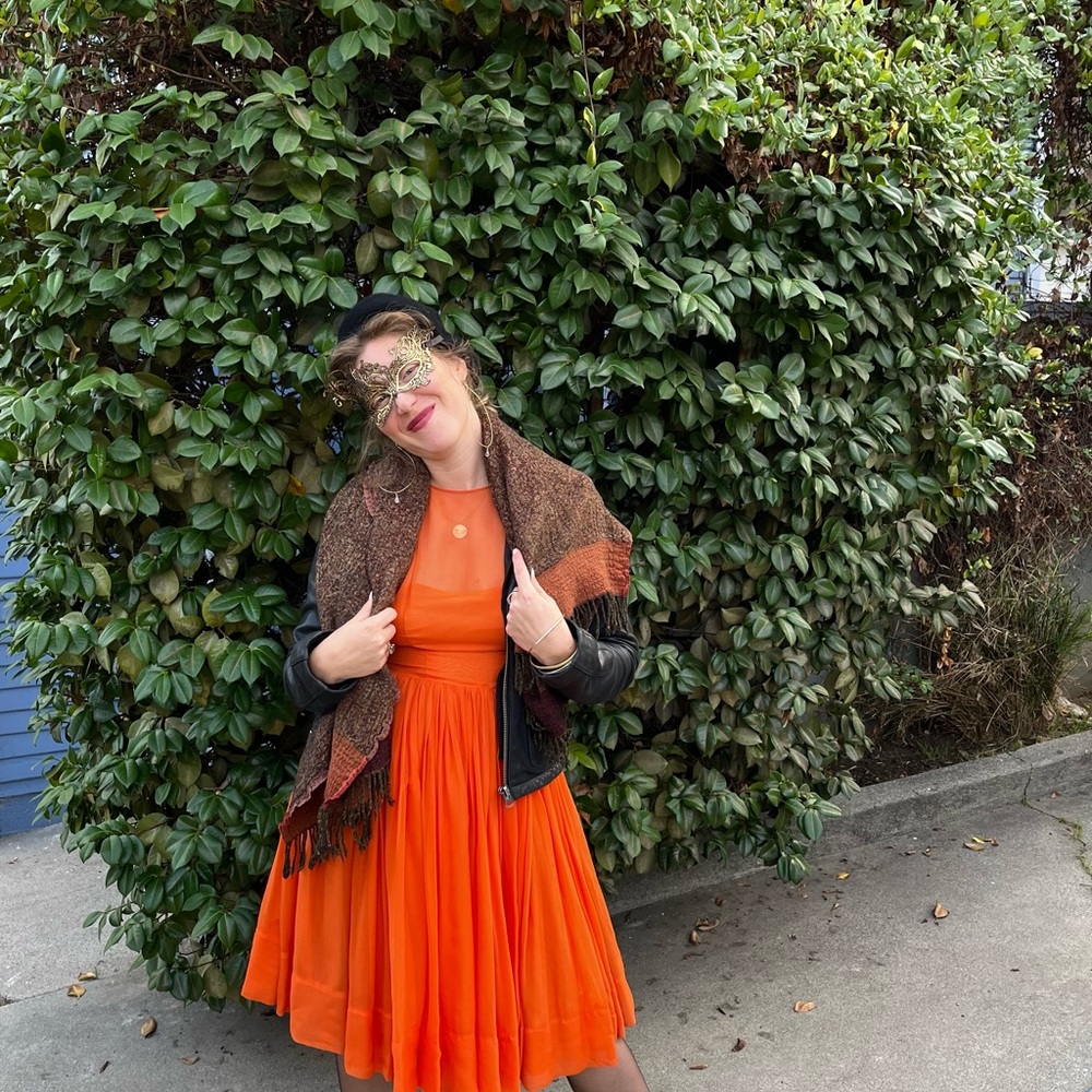 Easy to Fall for this Parisian persimmon chiffon 60s frock, a great vintage fit!